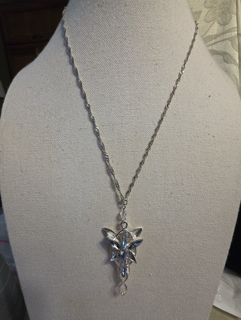 #1442. Silver Starburst Pendant Necklace - Women's Silver Necklace